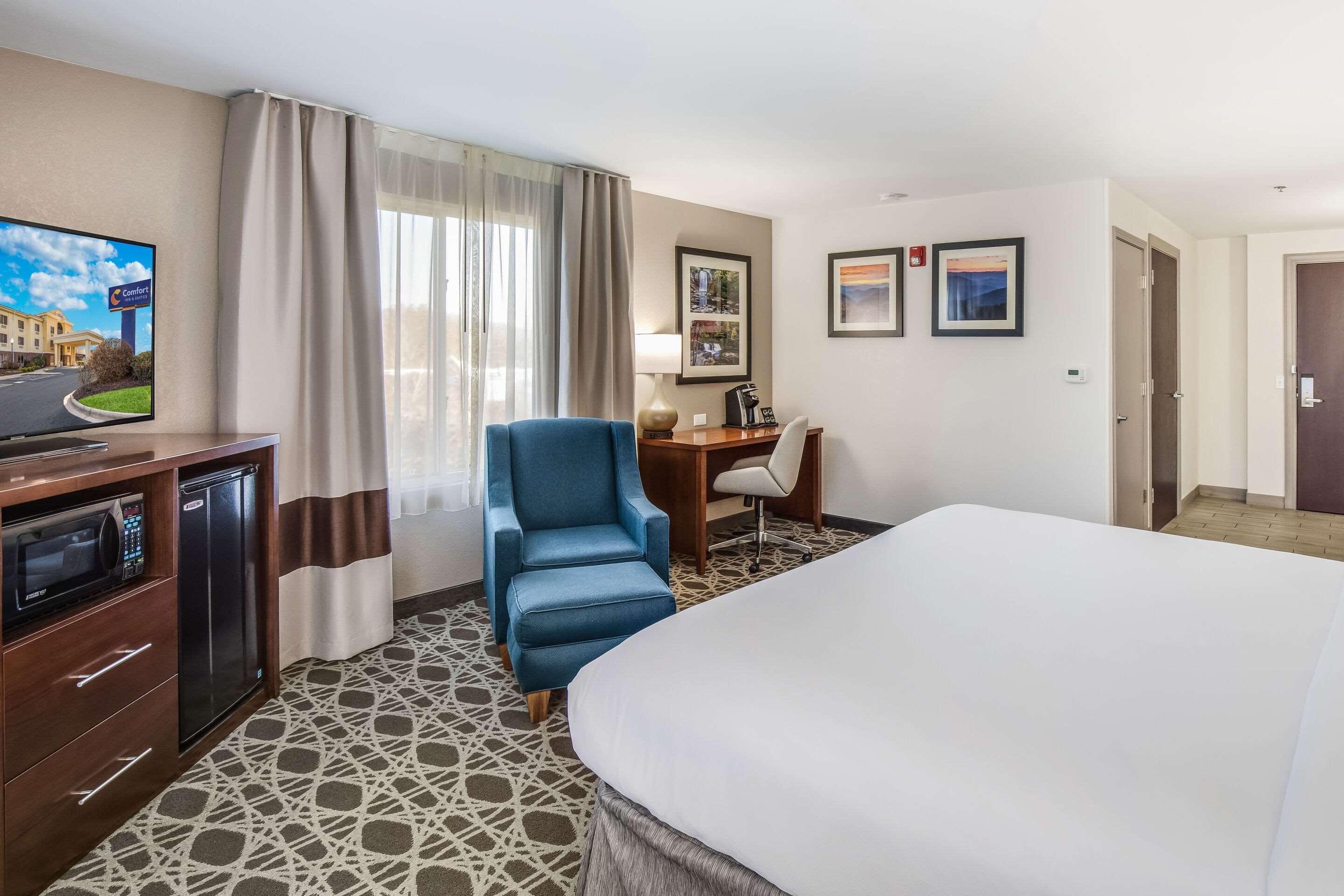 Comfort Inn & Suites Бревард Экстерьер фото
