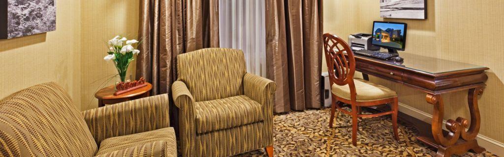 Comfort Inn & Suites Бревард Экстерьер фото