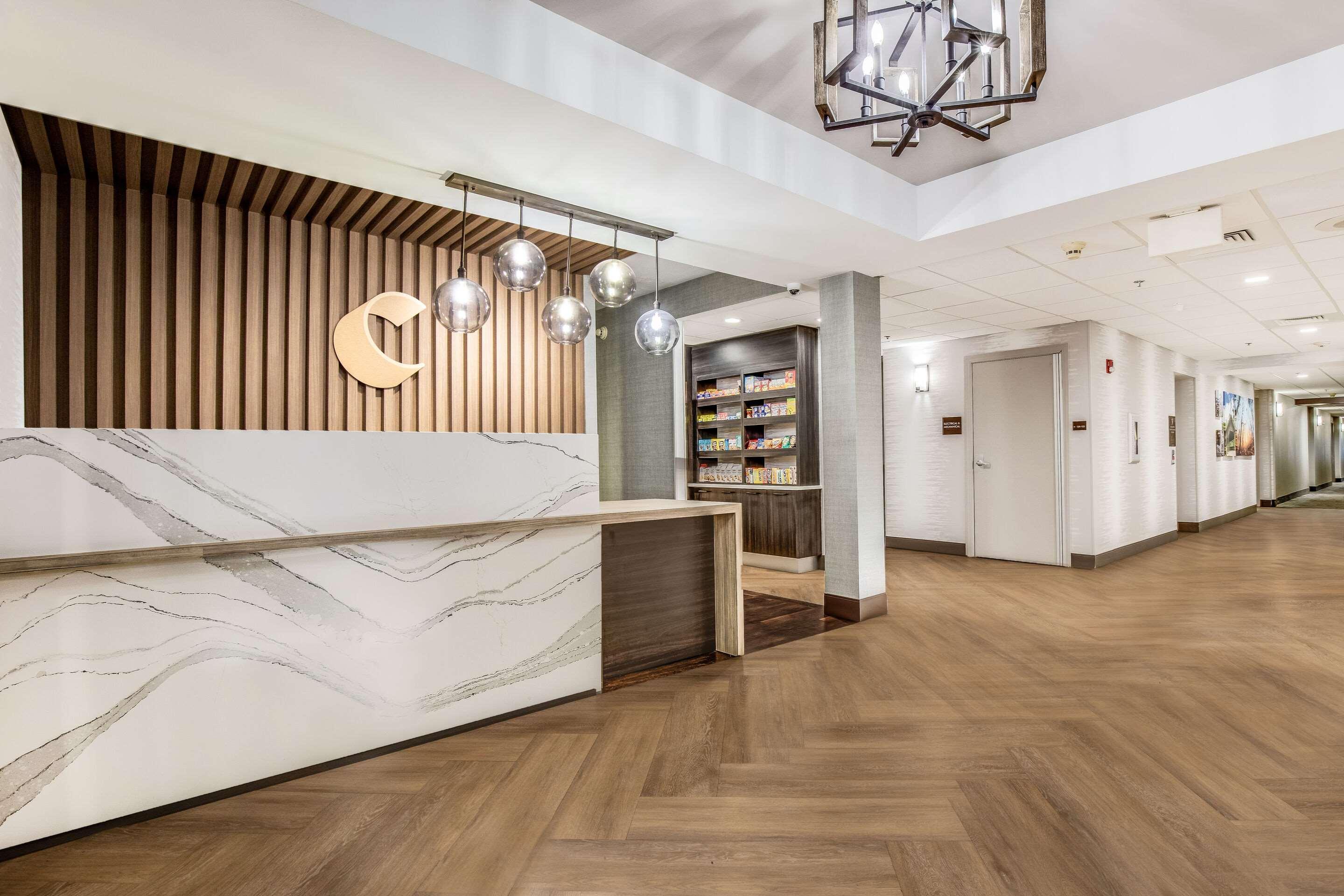 Comfort Inn & Suites Бревард Экстерьер фото